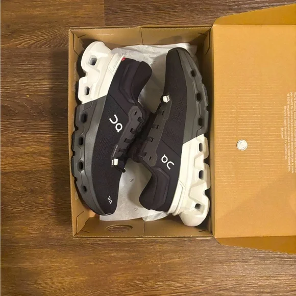 On Cloudflyer 5 - Picture 4 of 5